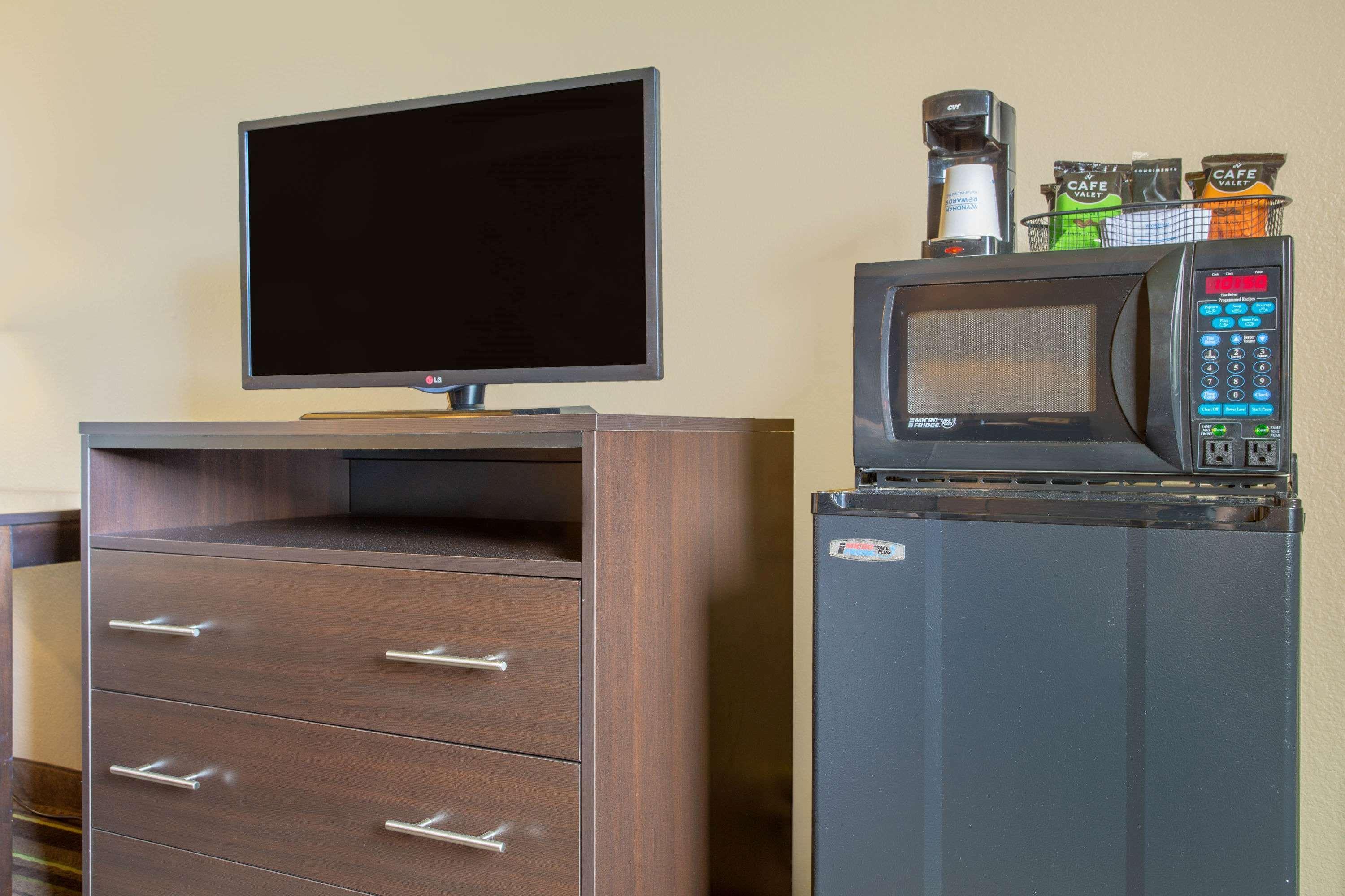 Super 8 By Wyndham Weston Wv Otel Dış mekan fotoğraf