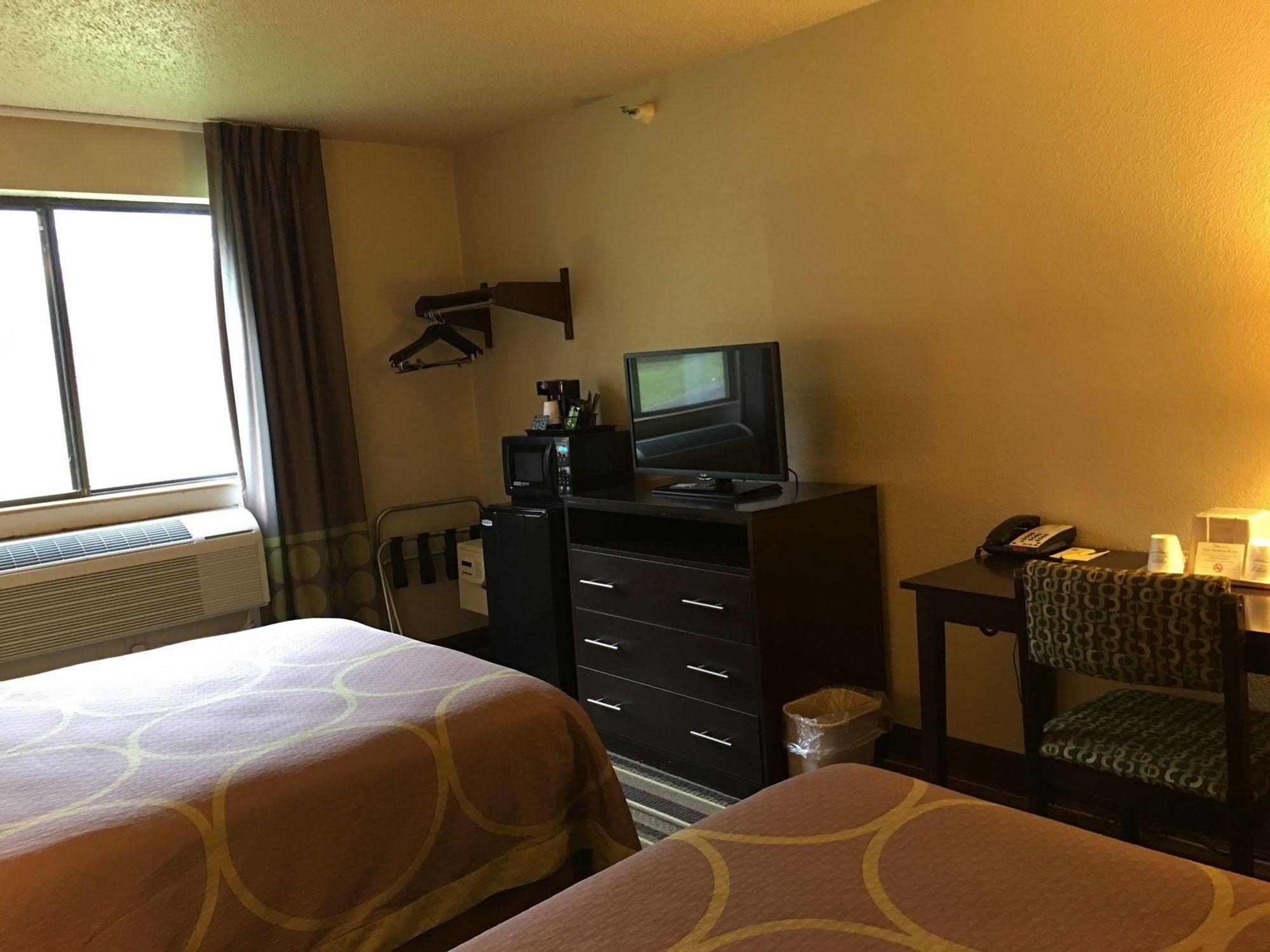 Super 8 By Wyndham Weston Wv Otel Dış mekan fotoğraf