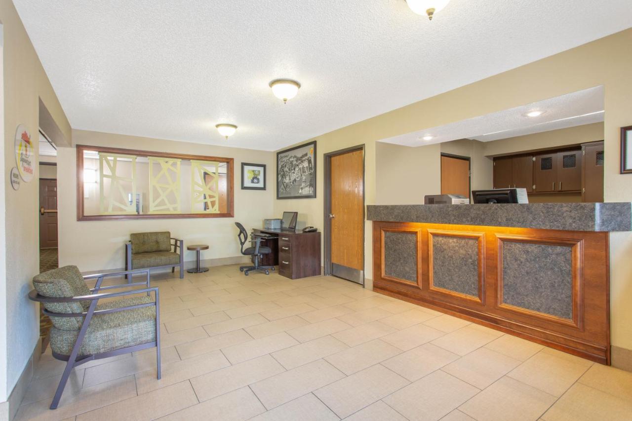 Super 8 By Wyndham Weston Wv Otel Dış mekan fotoğraf